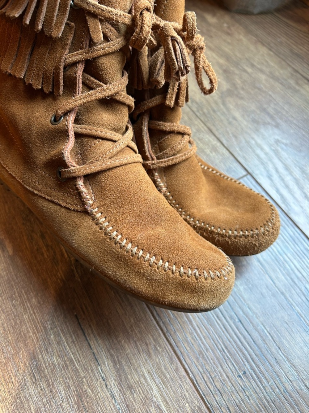 Minnetonka Chestnut Suede Fringe Moccasin Boots - Picture 5 of 9